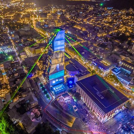 The Biltmore Tbilisi Hotel Екстериор снимка Aerial view of the building at night
