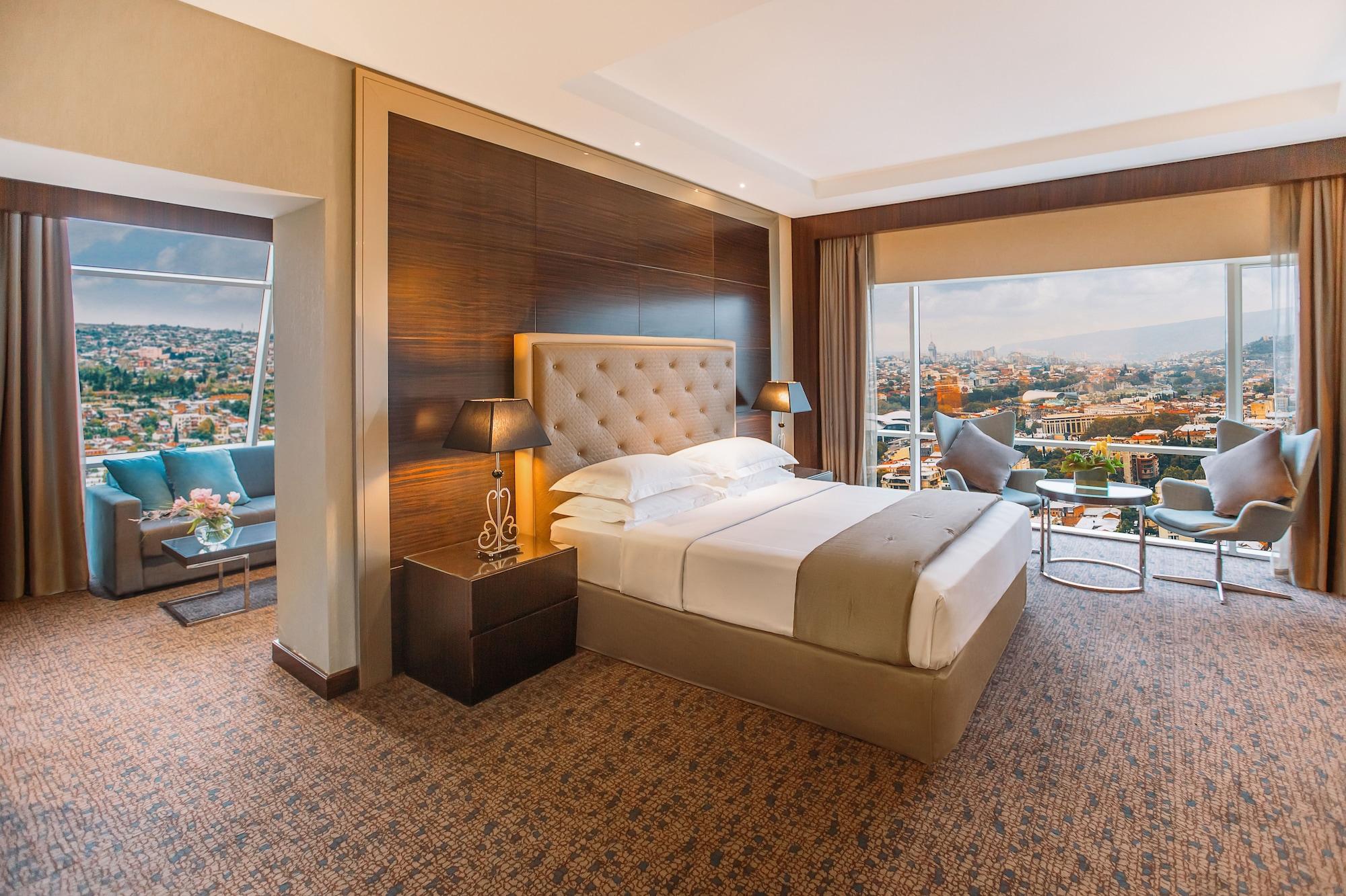 The Biltmore Tbilisi Hotel Екстериор снимка Suite