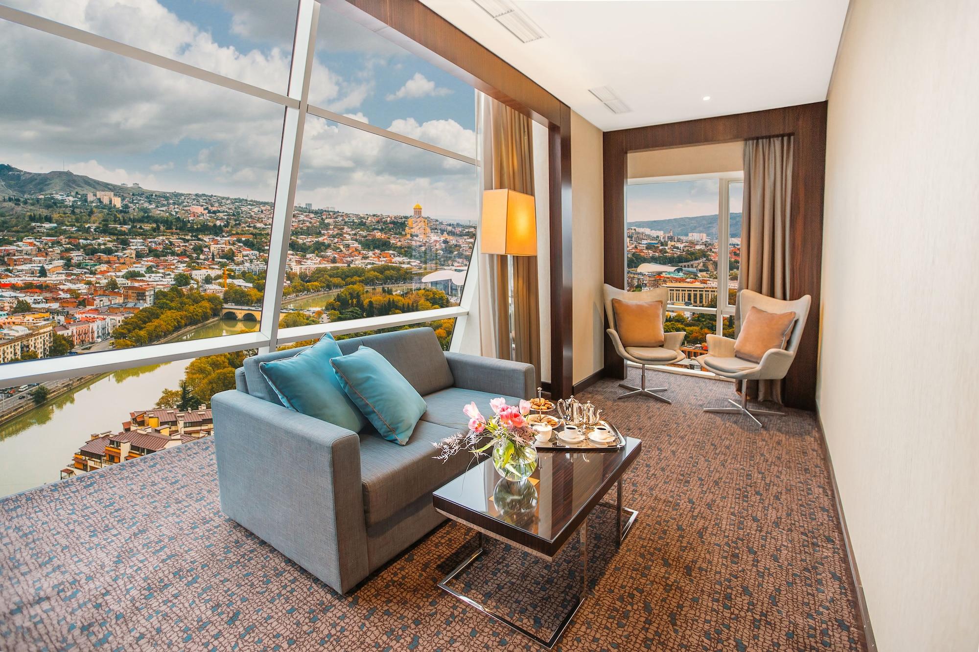 The Biltmore Tbilisi Hotel Екстериор снимка Suite