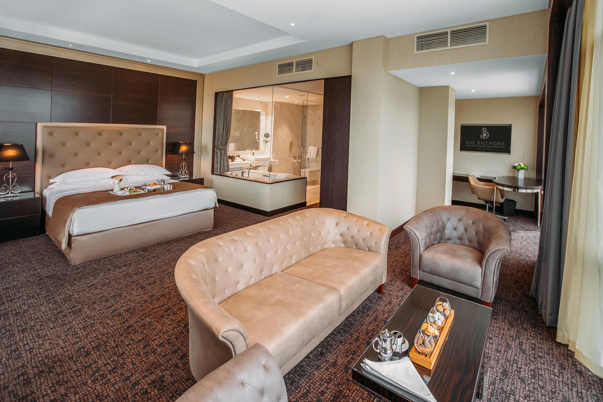 The Biltmore Tbilisi Hotel Екстериор снимка Suite