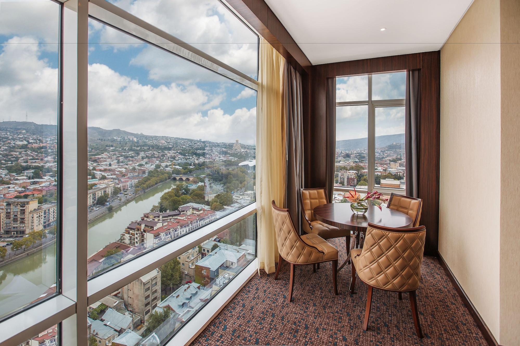 The Biltmore Tbilisi Hotel Екстериор снимка Suite