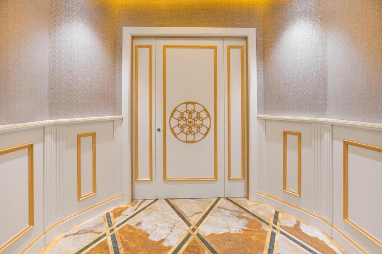 The Biltmore Tbilisi Hotel Екстериор снимка Interior of a home