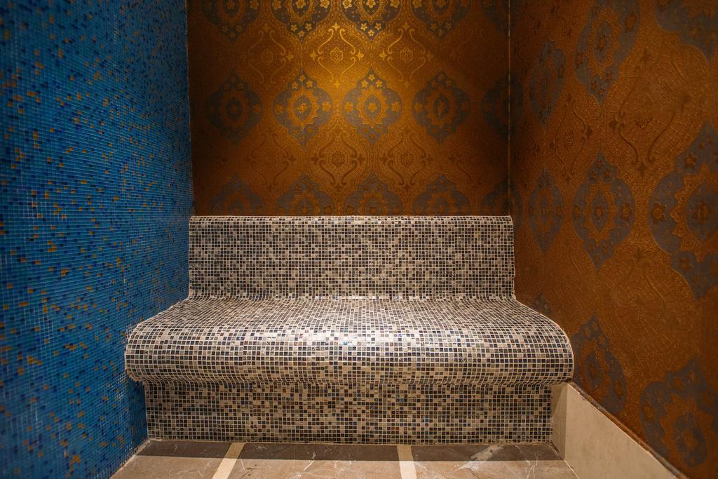 The Biltmore Tbilisi Hotel Екстериор снимка Hamam bench