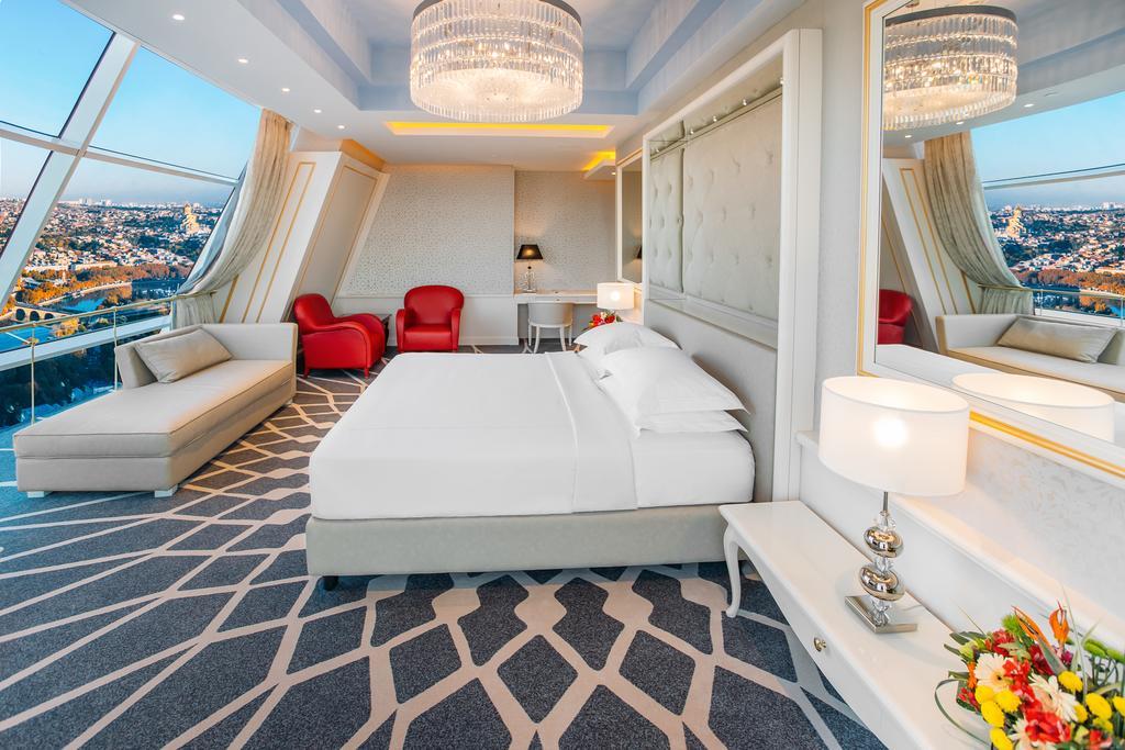 The Biltmore Tbilisi Hotel Екстериор снимка Suite