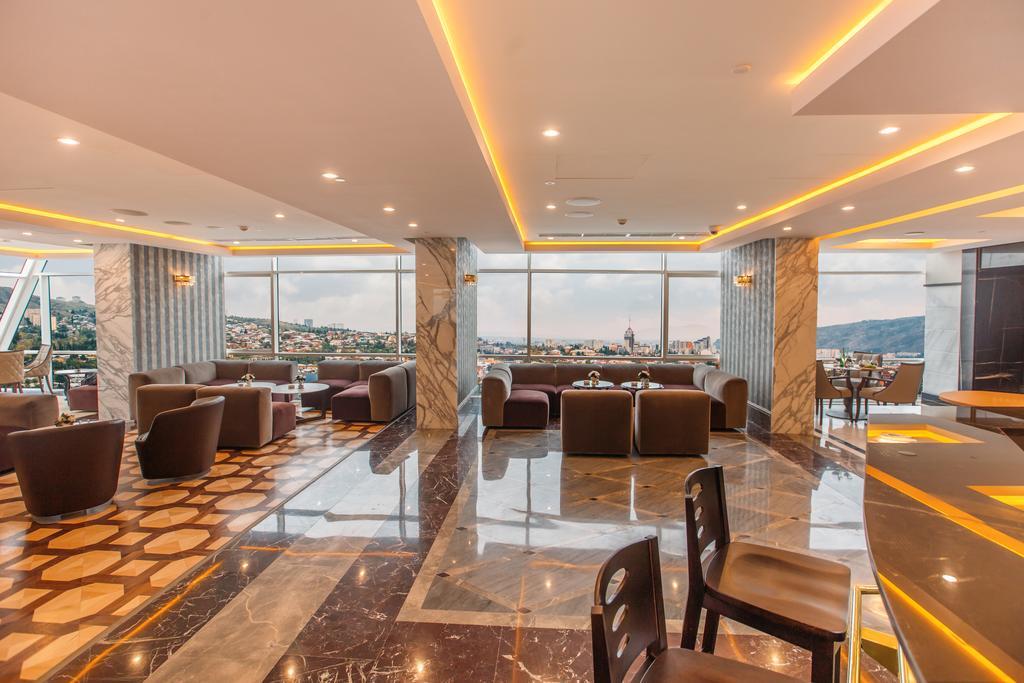 The Biltmore Tbilisi Hotel Екстериор снимка The lounge at the hotel