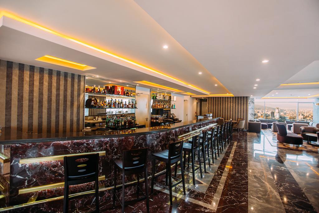 The Biltmore Tbilisi Hotel Екстериор снимка The bar at the lobby