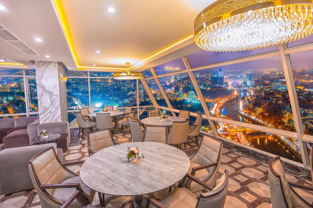 The Biltmore Tbilisi Hotel Екстериор снимка The 360° Sky Bar