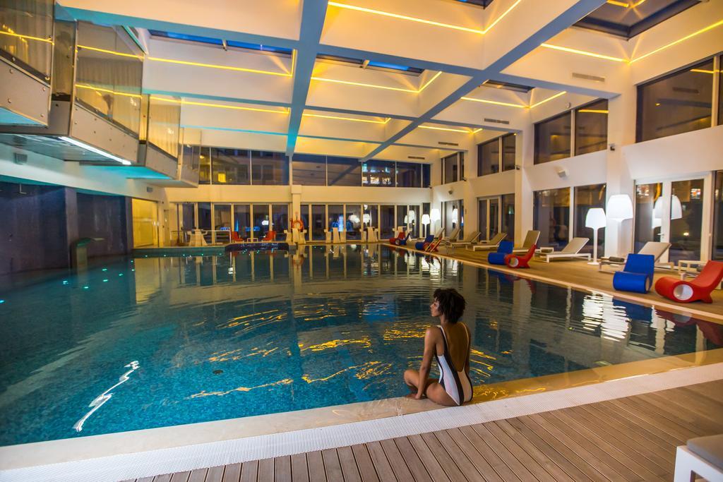 The Biltmore Tbilisi Hotel Екстериор снимка The swimming pool at the hotel