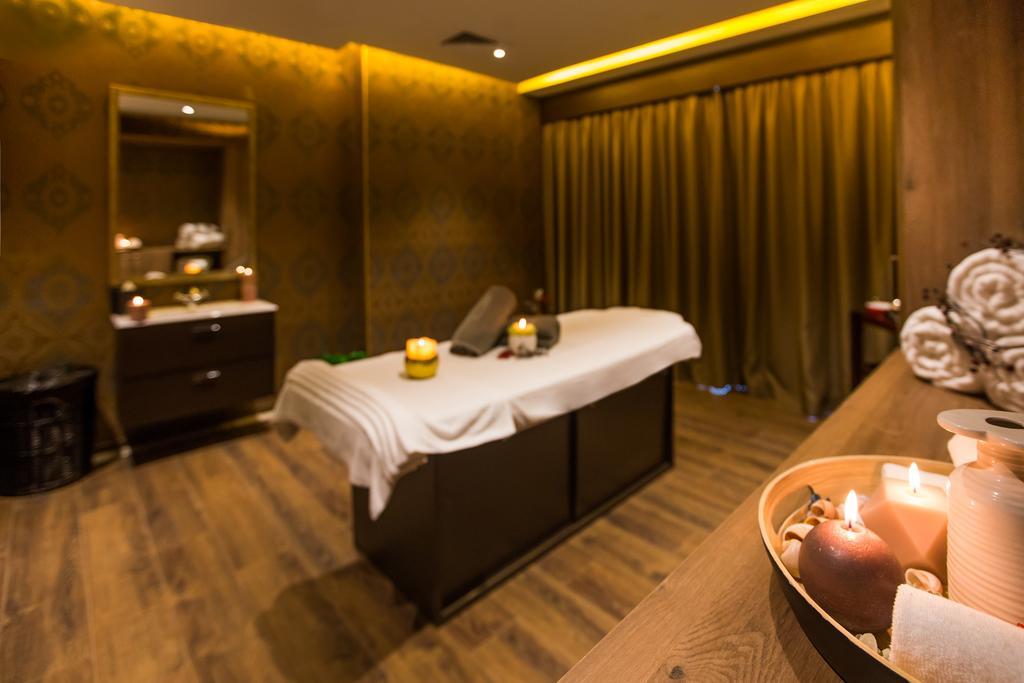 The Biltmore Tbilisi Hotel Екстериор снимка A spa treatment room