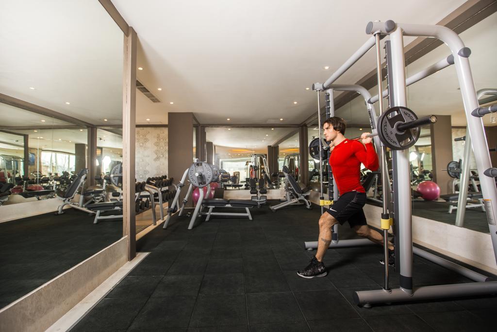 The Biltmore Tbilisi Hotel Екстериор снимка A man using a Smith machine