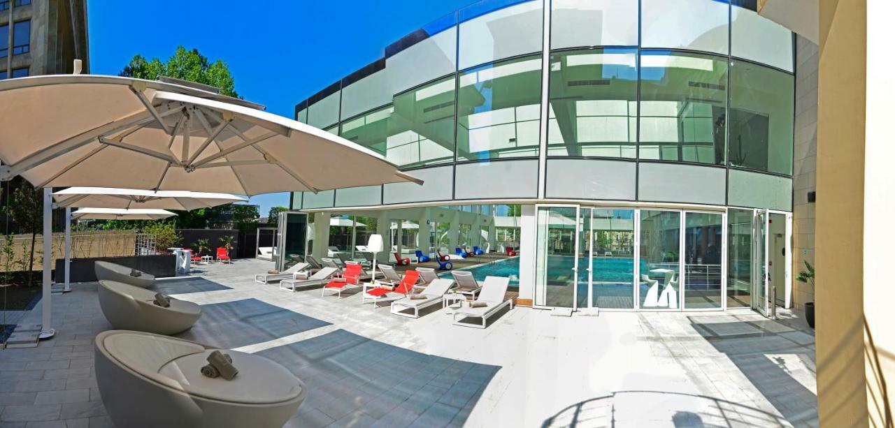 The Biltmore Tbilisi Hotel Екстериор снимка The pool area
